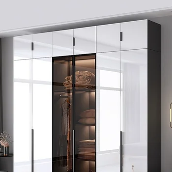 Guļamistaba nelielā dzīvoklī sienas spilgti vienkāršai uzglabāšanai kabinets stikla skapis